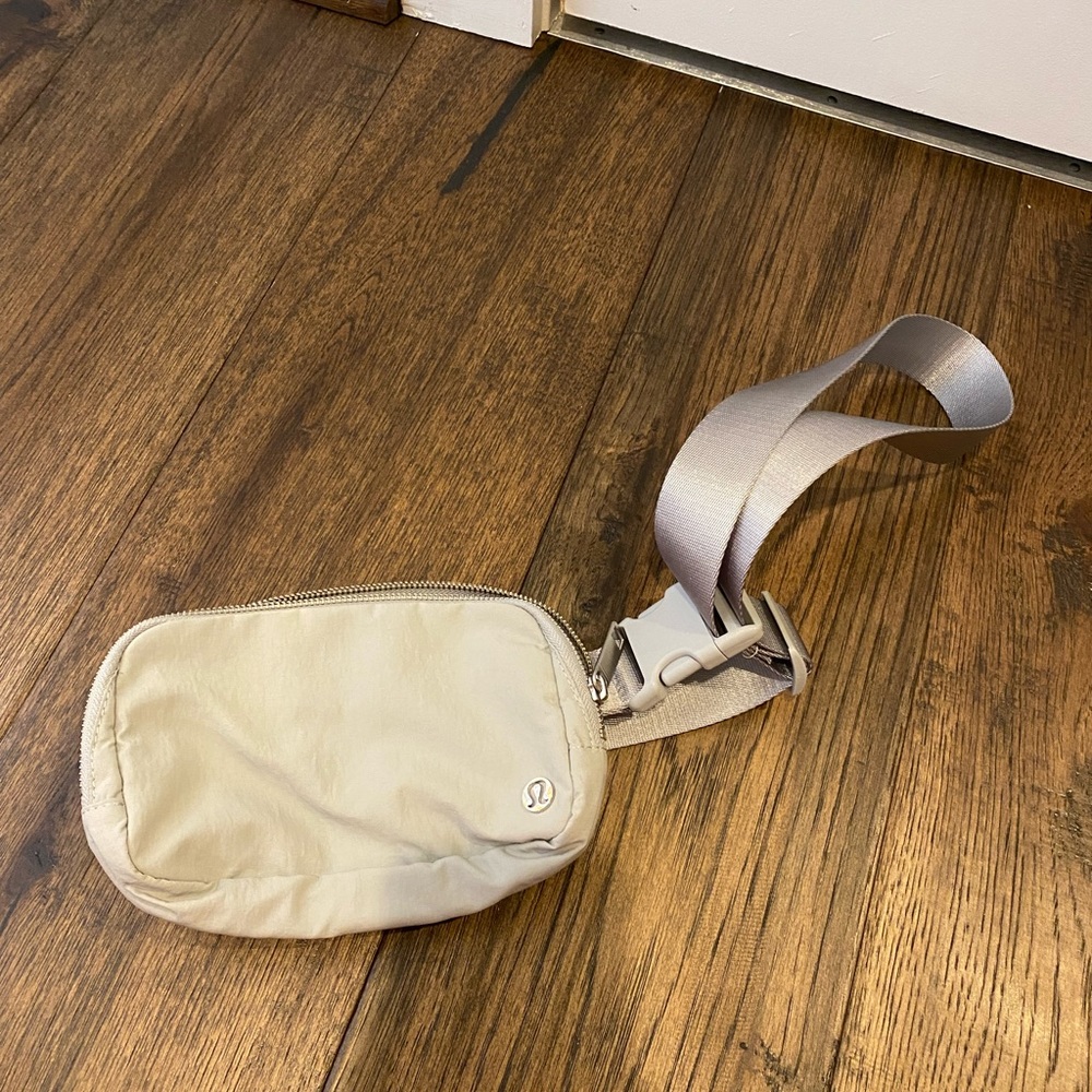 Belt bag in Seal Grey